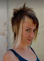 cieniowane fryzury krótkie - uczesanie damskie z włosów krótkich cieniowanych zdjęcie numer 77A